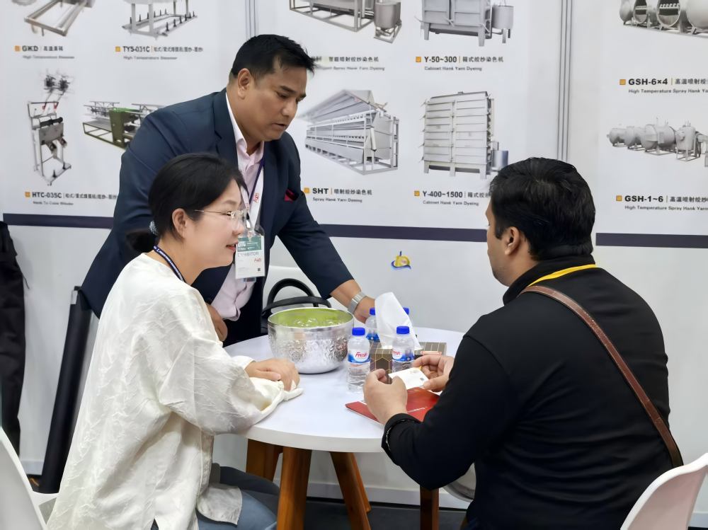On-site discussion with a buyer at DTG Bangladesh 2025