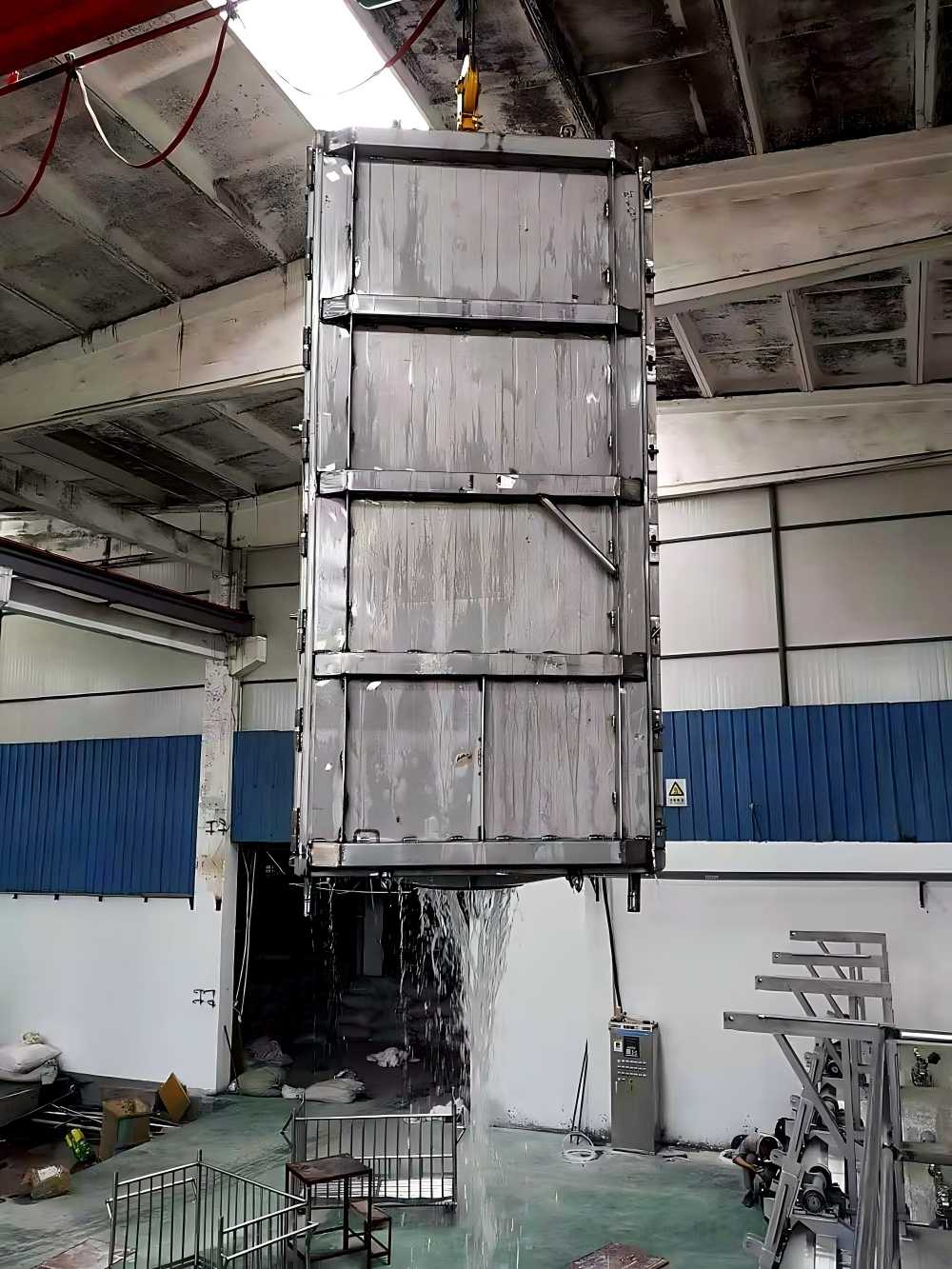 hank yarn carrier lifting from immersion type high pressure dyeing machine