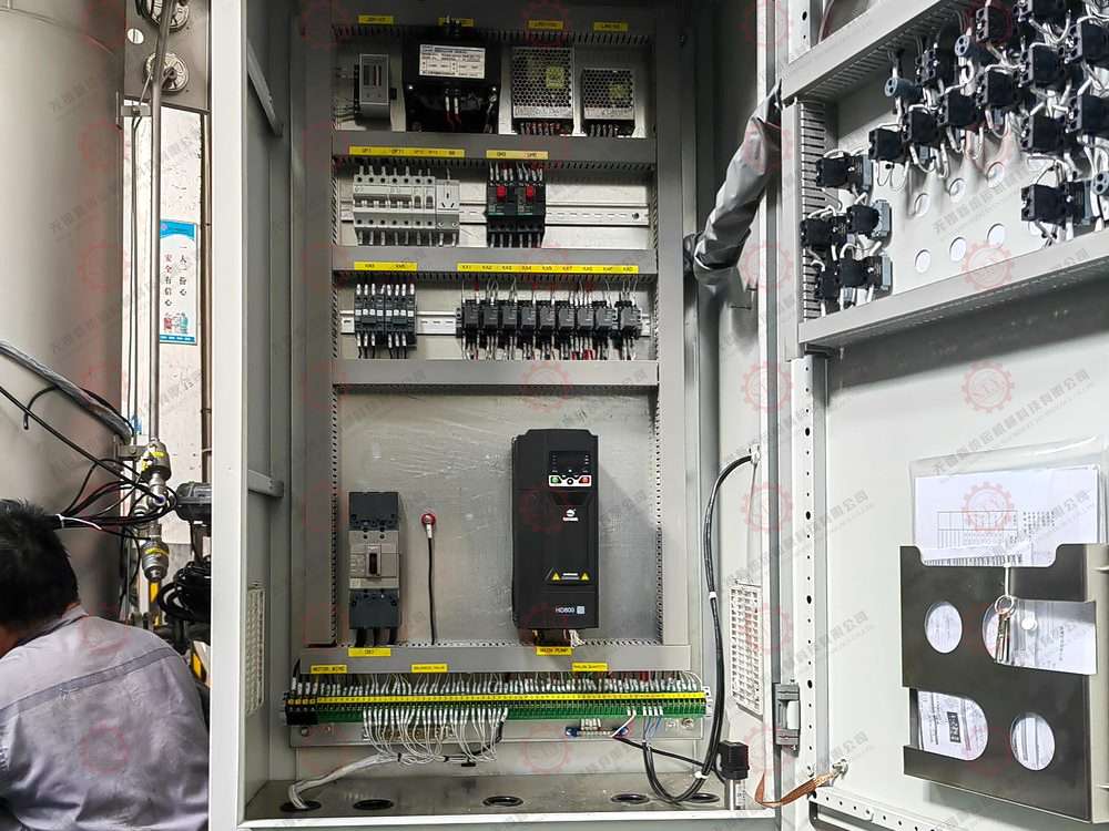 Dyeing machine control cabinet for standardized process control