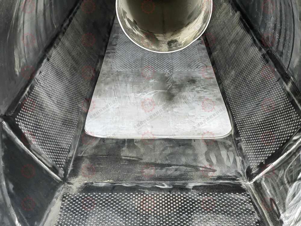 Inside fabric dyeing machine structure showing liquor circulation design