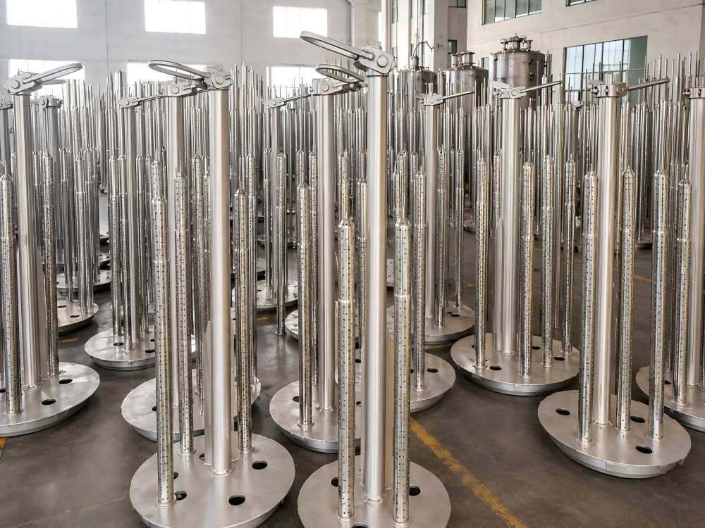 Package Yarn Dyeing Machine Workshop Carriers Package yarn dyeing machine carriers in workshop production
