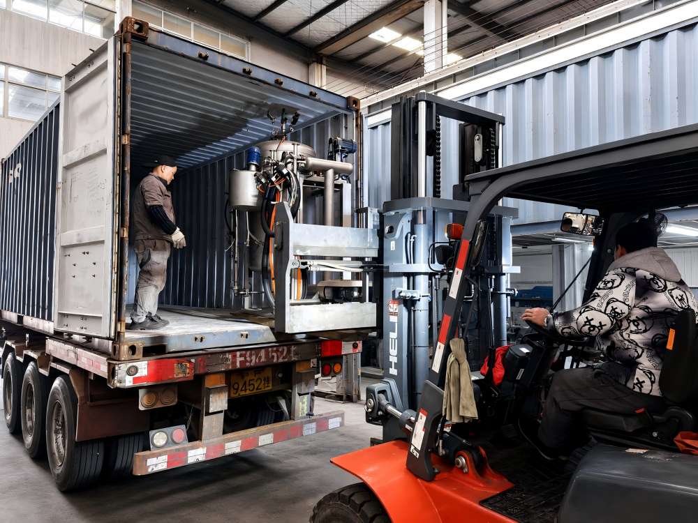 GSH-2-60 hank dyeing machine loaded into container before shipment
