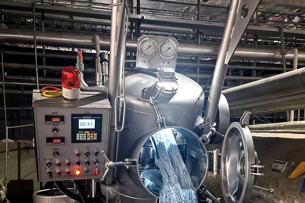 TY-JL636 overflow fabric dyeing machine during actual fabric trial and inspection