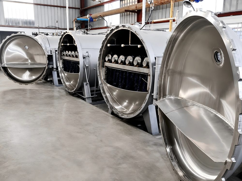 hank yarn loaded inside high pressure spray hank yarn dyeing machine
